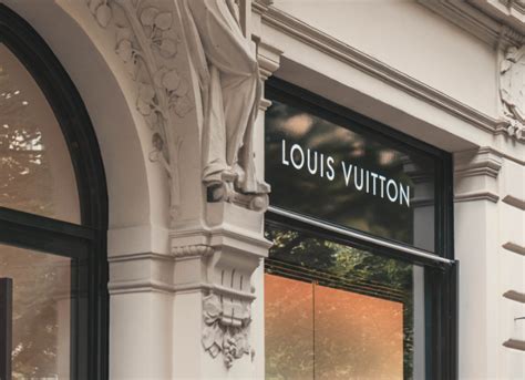 lvmh louis vuitton moët hennessy buys cartier|where is lvmh traded.